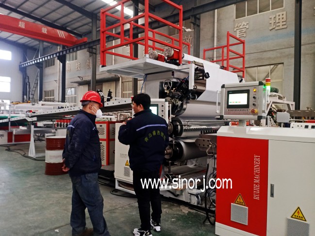 UV仿大理石板生產(chǎn)線工廠內(nèi)試機(jī)與省內(nèi)格柵板生產(chǎn)線發(fā)貨中同時進(jìn)行